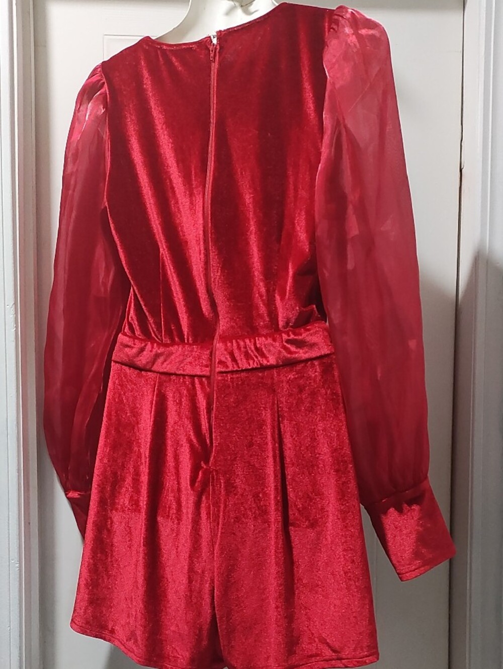 entro Red Velvet High-Rise Bermuda Shorts - Picture 3 of 15